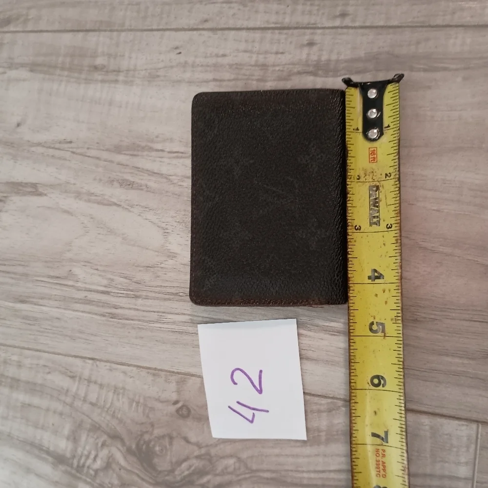 Louis Vuitton 2 Card Holder/ ID Holder - Picture 10 of 11